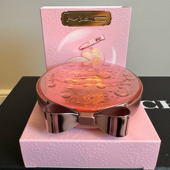 ❤️MAC Effervescence Extra Dimension Facial Compact - Picture 1 of 6